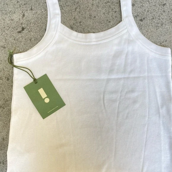Daily Drills White Tank with Green Logo size is a Medium/large - Picture 4 of 5
